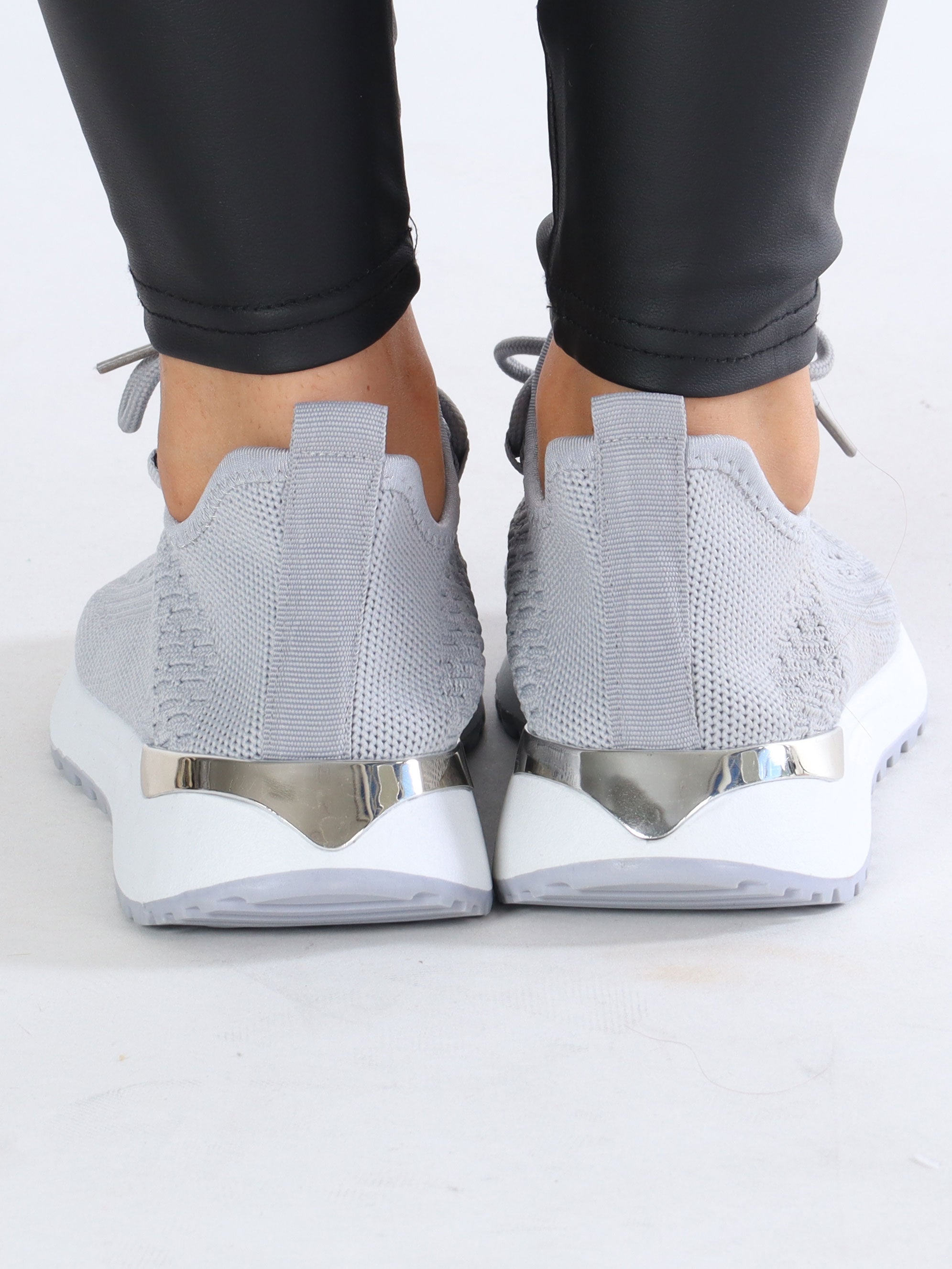 Arjana - Sokkesneakers med hvid sål